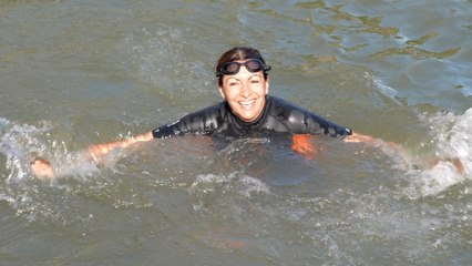 Anne Hidalgo a tenu son pari et s'est baignée dans la Seine