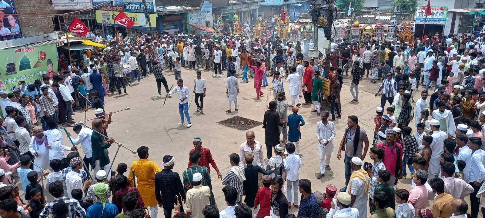 मुस्लिम समाज द्वारा मोहर्रम जुलूस में किया अखाड़ों का प्रदर्शन