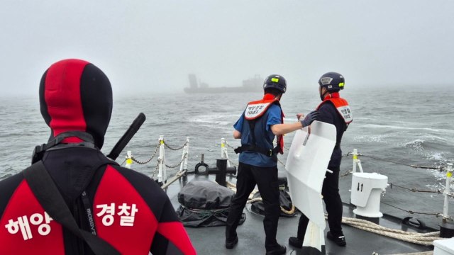 울산 앞바다서 예인선 침몰...승선원 1명 병원 이송 / YTN