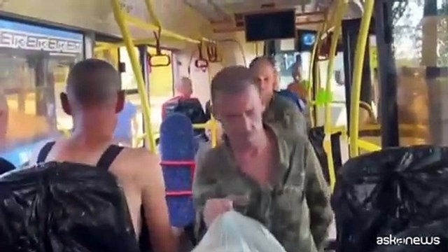 Scambio di prigionieri Kiev-Mosca, i soldati russi tornano a casa