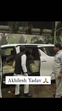 Akhilesh Yadav with family at Anant-Radhika's Wedding Ceremony #AnantRadhikaCelebration #ARWeddingCelebrations #AnantRadhikaWedding #anantandradhika #anantambaniwedding #anantwedsradhika #AnantRadhika #radhikamerchant #anantambaniradhikamerchantweddi