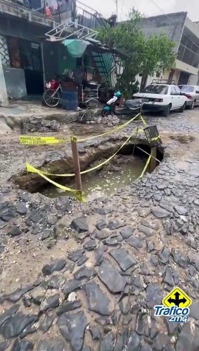 Se volvió a abrir un socavón en calles de la colonia Arenales Tapatíos, en Zapopan