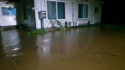 하천 범람으로 비료 창고 '물바다' / YTN