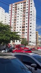 Apartamento pega fogo e prédio é evacuado no Imbuí