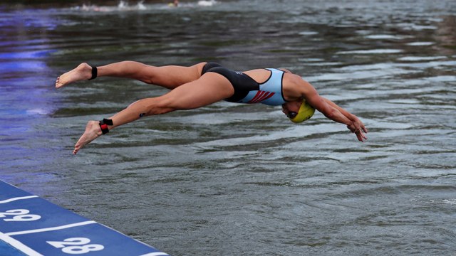 Mayor of Paris swims in the Seine to dispel water quality fears