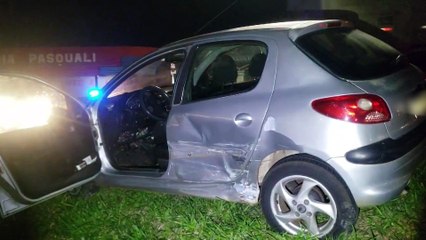 Corsa e Peugeot 206 se envolvem em colisão na BR-277, em Santa Tereza do Oeste