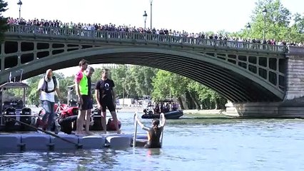 La alcaldesa de París se baña por fin en el Sena a nueve días de los Juegos