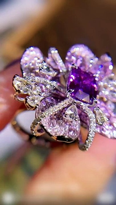 Purple Elegance: Exquisite Flower Ring