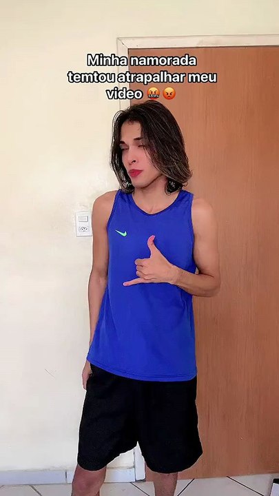 Minha namorada tentou atrapalhar meu vídeo