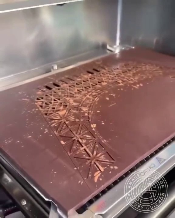 Eiffel tower made by chocolate