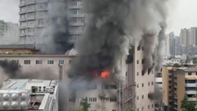 中 쓰촨성 백화점 화재로 16명 사망... 공사 중 발화 / YTN