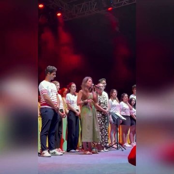 Yunan şarkıcının Türk bayrağı ve Atatürk hazımsızlığı: Belediye başkanından açıklama