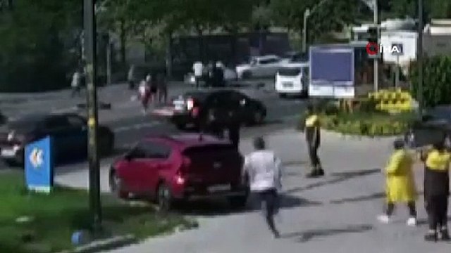 Kamyon kırmızıda bekleyen araçların arasına daldı! İşte o görüntüler