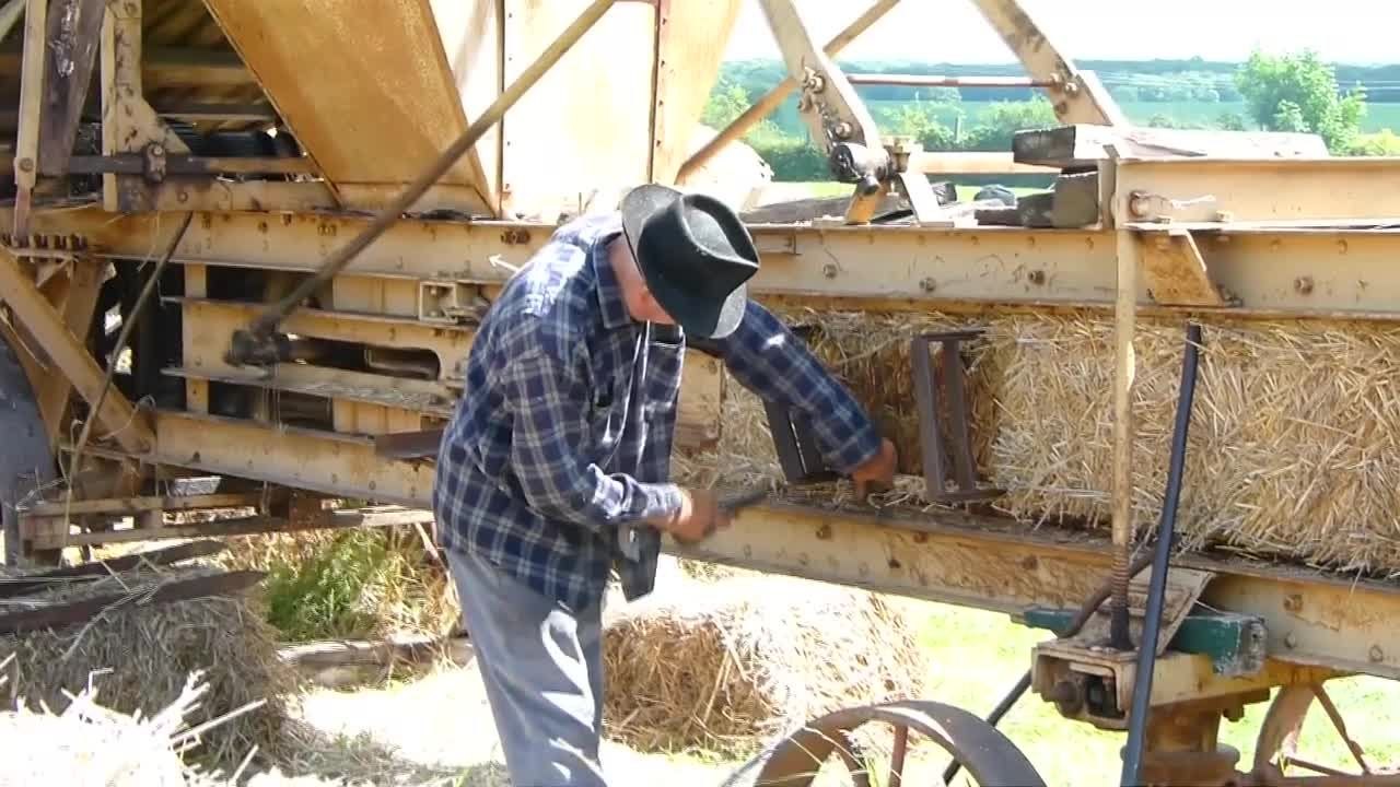 Les aînés ont découvert le village français des vieux métiers