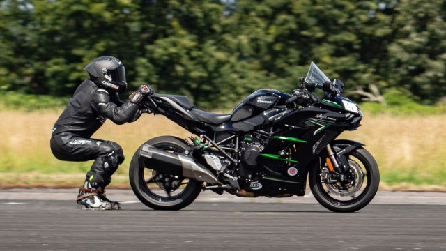 Daredevil to attempt nerve-shredding 160mph record - being dragged behind superbike
