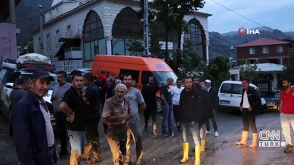 Erzurum'da sel felaketi! Okulda mahsur kaldılar...