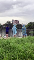 Hội câu cá tự nhiên trên sông Sài Gòn đam mê dù nắng hay mưa