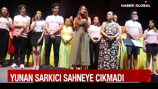 Yunan şarkıcı Despina'dan büyük küstahlık! Türk bayrağını görünce sahneye çıkmadı 