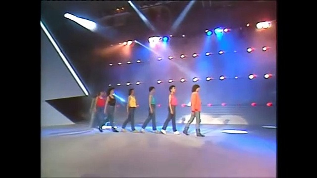 Stéphanie de Monaco chante "Ouragan"