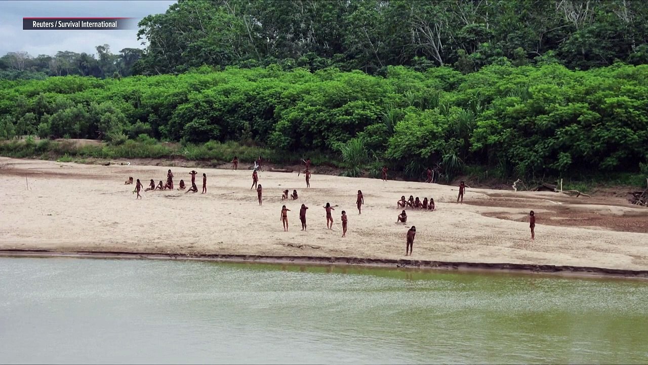 New rare Video Uncontacted tribe sighted in Peruvian Amazon