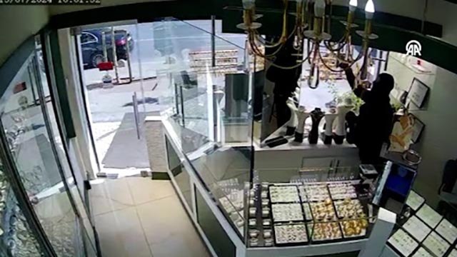 Kuyumcu soygununa ilişkin 11 zanlı Kocaeli'nde yakalandı