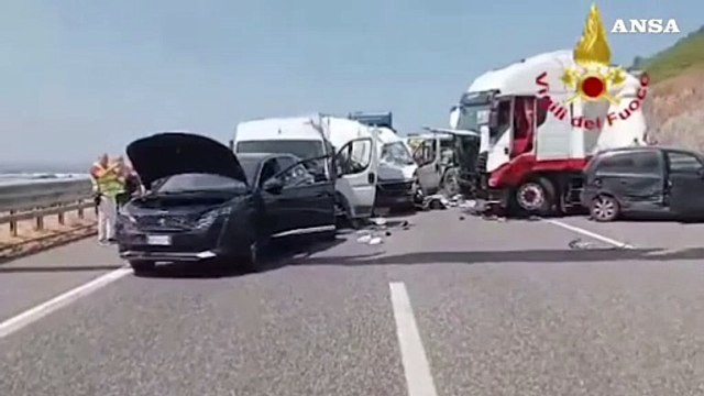 Incidente stradale nel Salernitano, due morti e diversi feriti