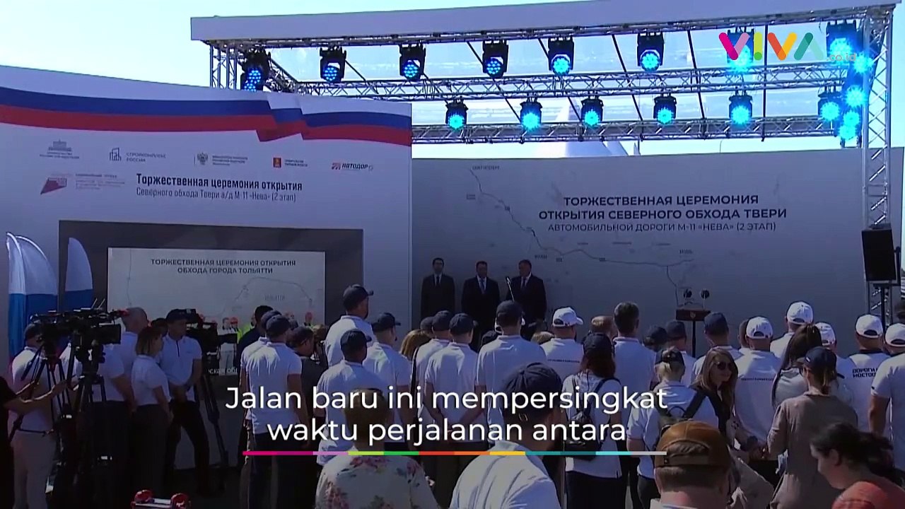 Gaya Putin Setir Mobil Saat Jajal Jalan Baru di Rusia