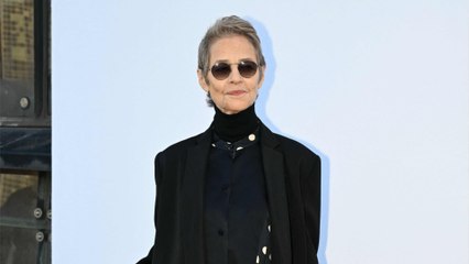 GALA VIDEO - Charlotte Rampling “un peu distante” ? Ce qu’elle pense de l’image qu’elle renvoie