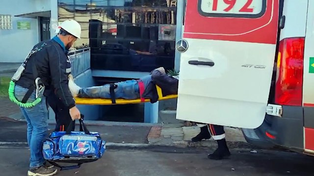 Trabalhador é atingido por tijolo em obra e precisa ser socorrido pelo Samu