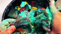 Multicolored dyed gymchalk crushing