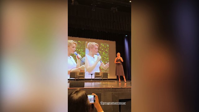 Ana Hickmann chora em palestra