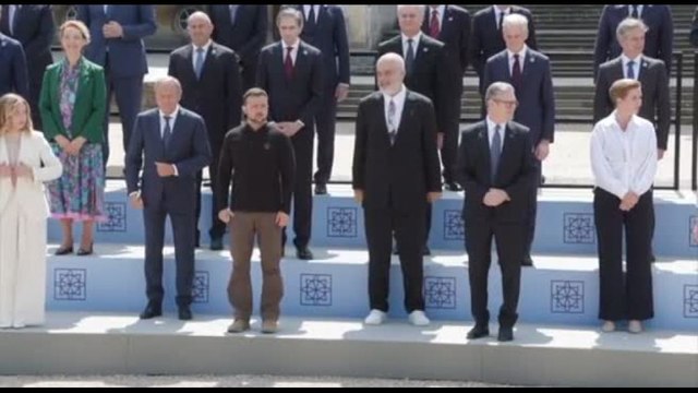 Ue, Gb e Zelensky: i leader della Comunità politica Europea insieme