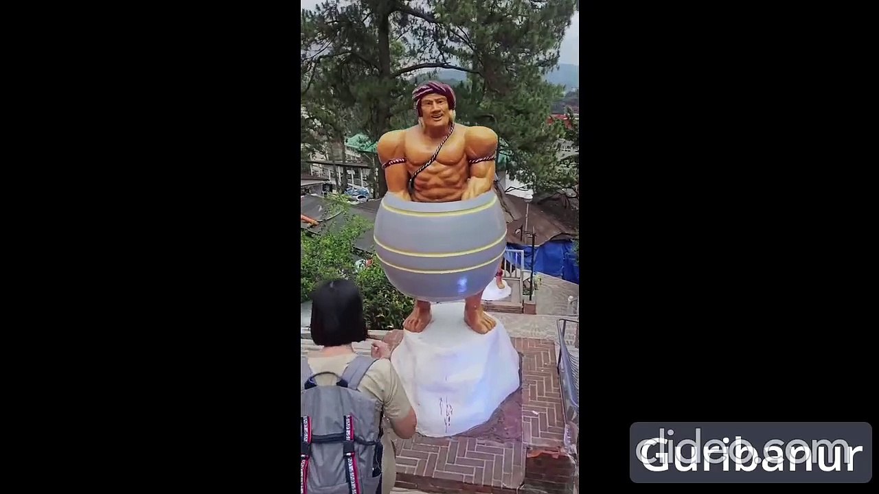 This Girl want to Touch statue's phallus