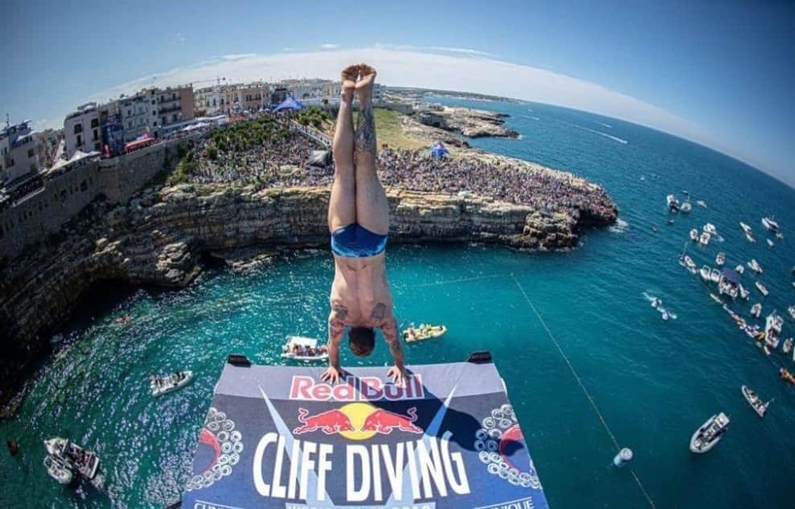 Ballycastle cliff diving practice filmed by Aquaholics