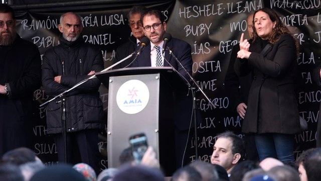 El presidente de la AMIA reclamó por los rehénes retenidos por Hamás desde el pogrom del 7 de octubre: críticas a la Cruz Roja y al feminismo
