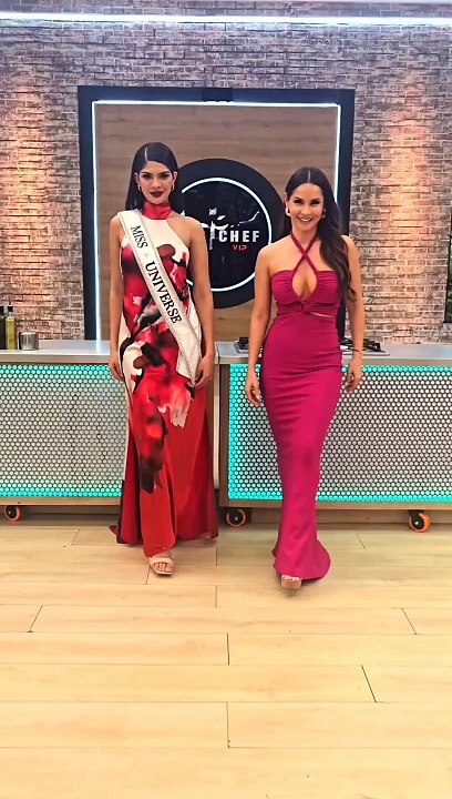 ¡La Miss Universo 2023, Sheynnis Palacios le da una clase de pasarela a Carmen Villalobos!