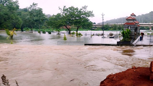 भारी बारिश से तटीय कर्नाटक तरबतर, नदियां उफान पर, जनजीवन अस्‍त-व्‍यस्‍त