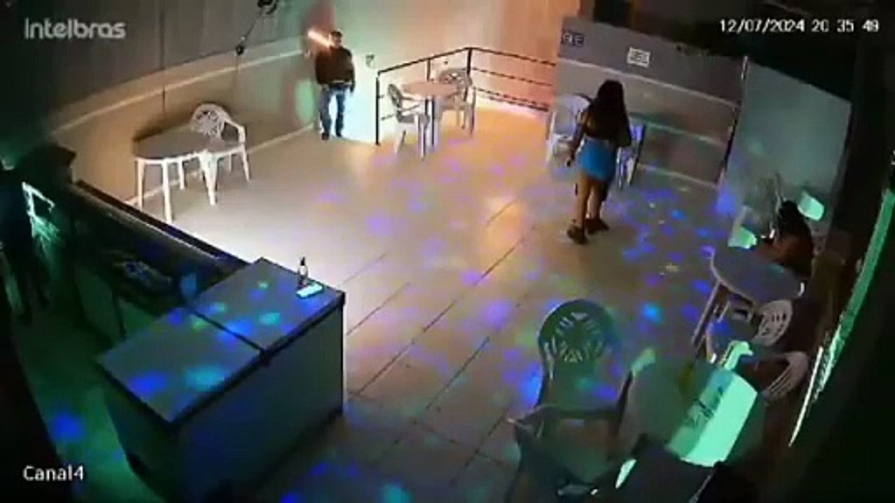 Captan momento en que hombre muere en club nocturno tras sobredosis