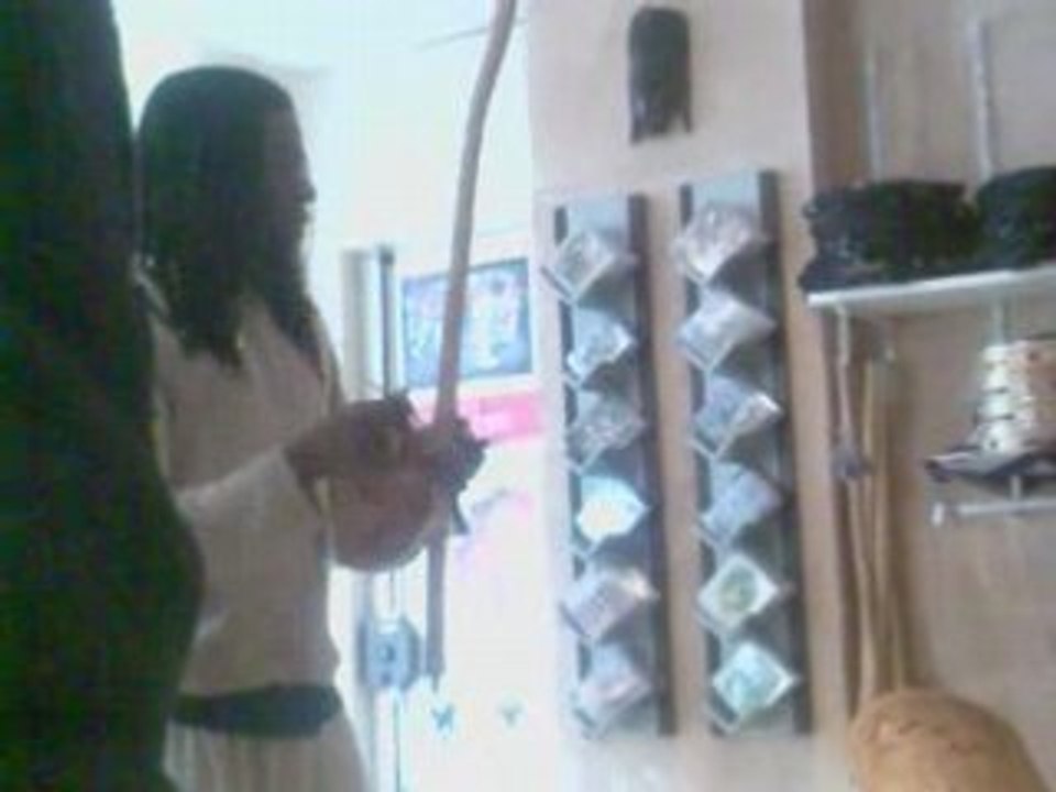 Ben (EBENE - Capoeira Paris) & Issa - Aduna style - Berimbau