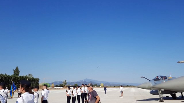 Quatre Rafale survolent la Base Aérienne 115 d'Orange-Caritat