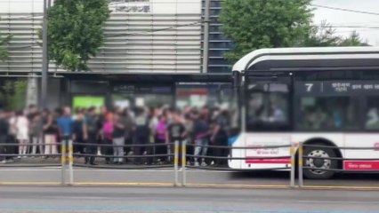 [제보영상] 퇴근길에 도봉산역 운행 정지...역 앞 인산인해 / YTN