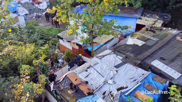 Evacuación de un campamento romaní en la autopista A4, cerca de París, antes de los Juegos Olímpicos