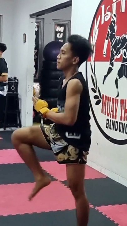 LATIHAN MUAYTHAI