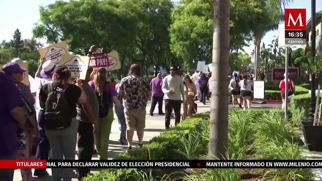 Trabajadores de Disneyland California protestan para exigir mejores salarios