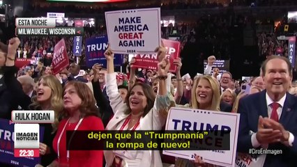 El exluchador Hulk Hogan clama a Donald Trump mientras rompe su camisa