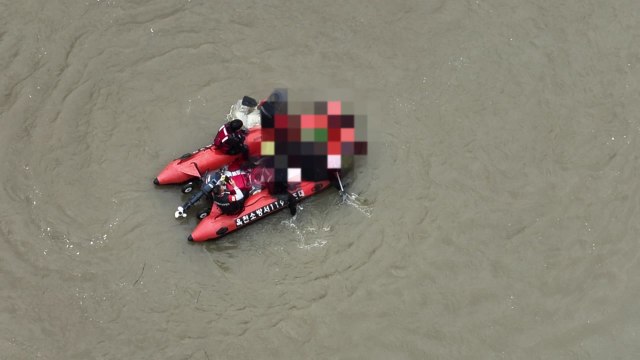 충북 옥천서 불어난 하천에 빠져 실종된 50대 숨진채 발견 / YTN