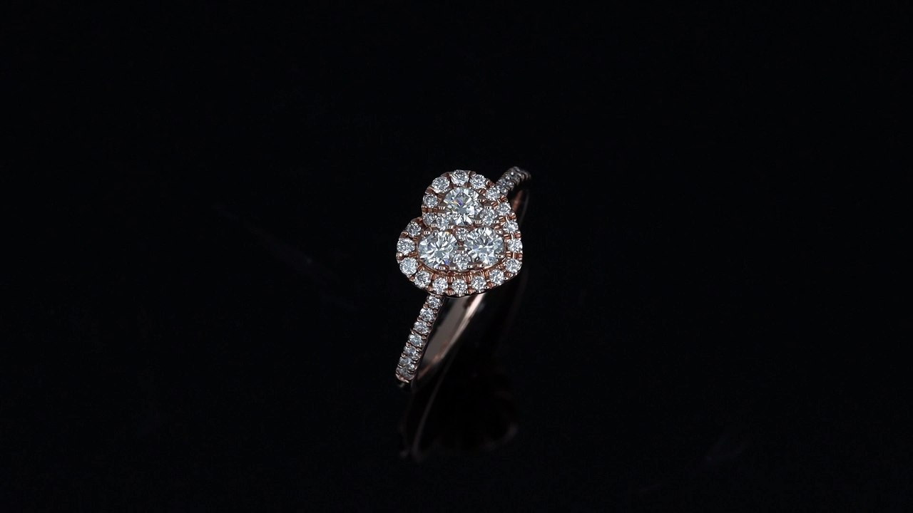Anello cuore con pavé di diamanti in oro rosa della collezione Liberty by Gioielleria Casavola di Noci