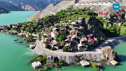 Yarısı suya gömülen köylerinde balık tuttular