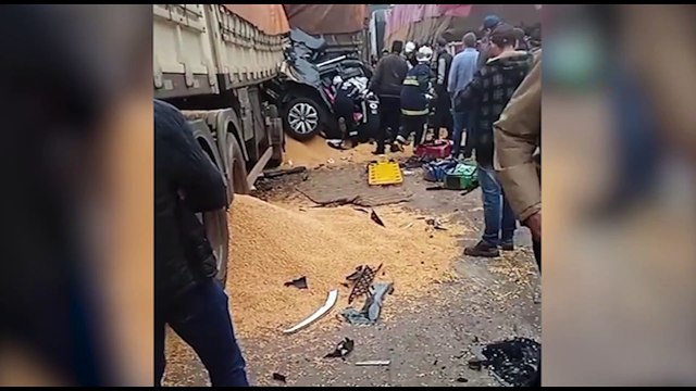 Corpos de pai e filha, advogados mortos em acidente na BR-163 chegam ao Country Clube para velório