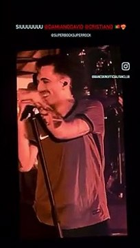 Maneskin: Damiano David sul palco in Portogallo indossa la maglia con il numero 7 di Ronaldo